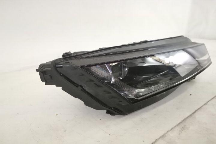 Фар Дясно Оригинален Лед В Добро Състояние Crystal Lighting Шкода Окта