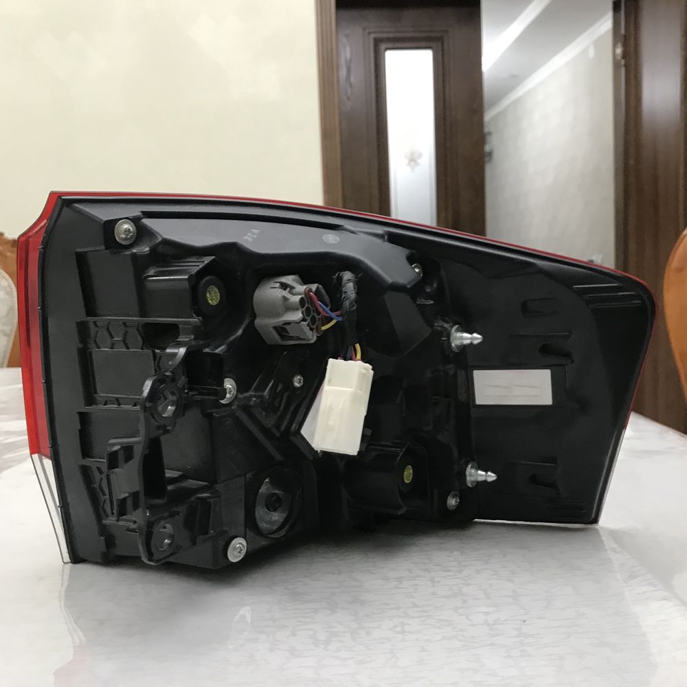 LC300 задний фара