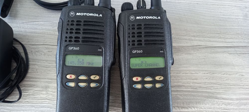 Vând statii emisie recepție profesionale Motorola GP 360