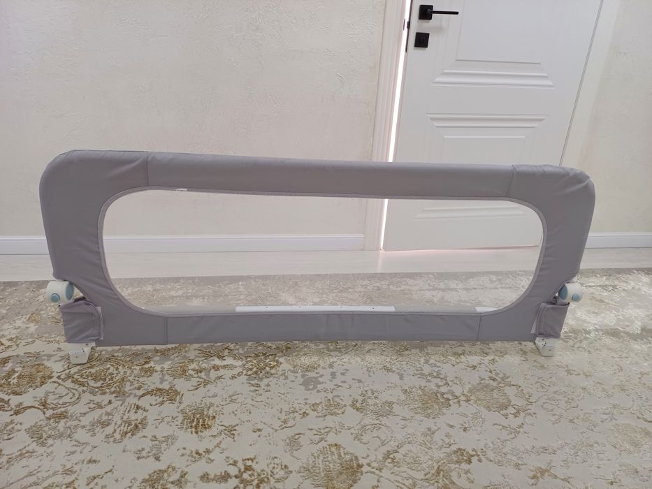 Защитный бортик на кровать