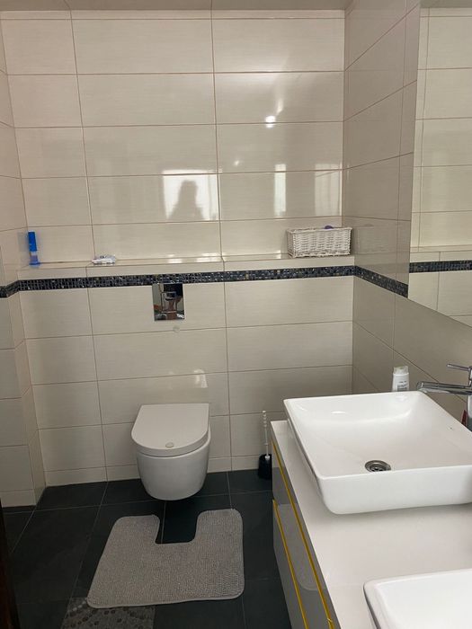 Închiriez casă în Tunari