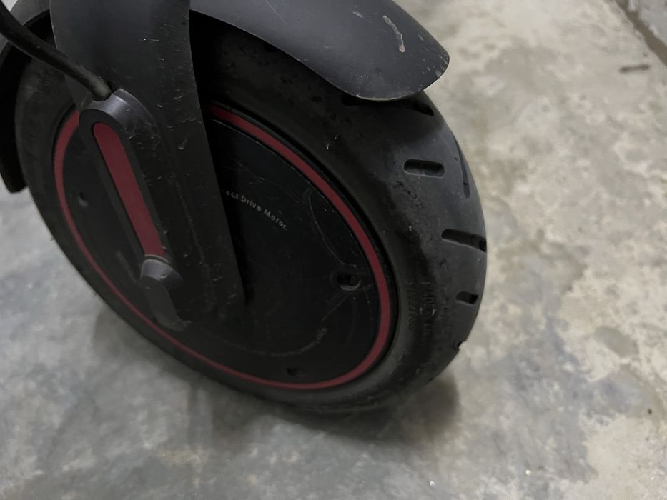 Trotinetă Electrică Xiaomi 4 Pro - Stare foarte bună