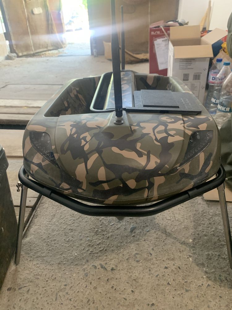 Лодка за захранка RT4