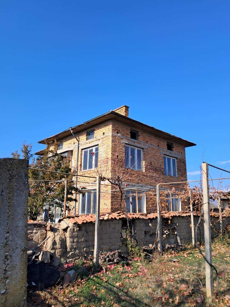 Продава се Къща в Карлово - 160 кв.м за 392 €/кв.м - Снимка #1