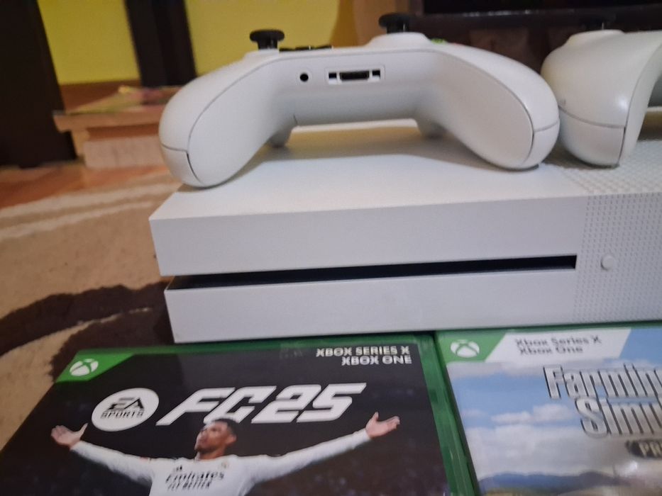 Xbox one s cu doua cotrolere