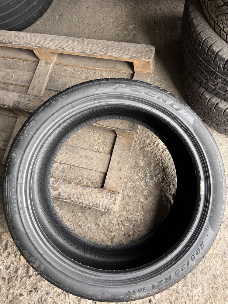 4 anvelope vara 295/35/21 + 265/40/21 , Pirelli , DOT 2021/2022 !