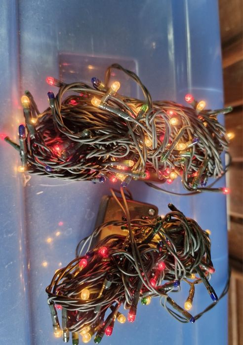 Гирлянды на ёлку.