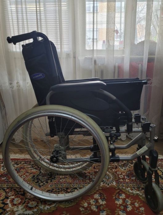 Scaun cu rotile pliabil