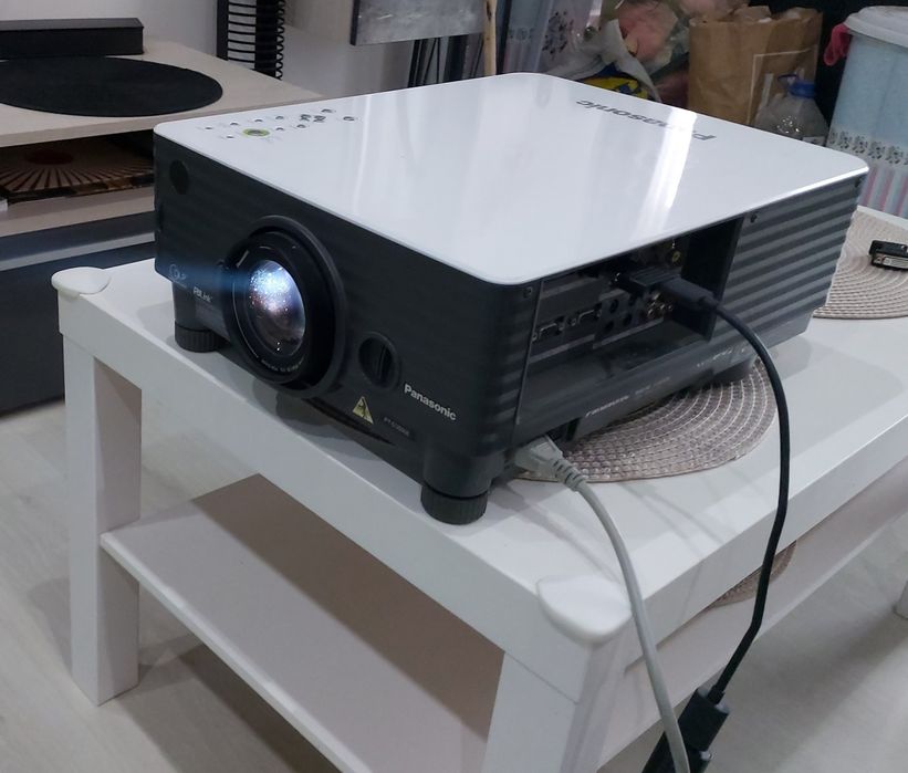 Videoproiector Panasonic PT-D3500E 3500 ansi lumeni