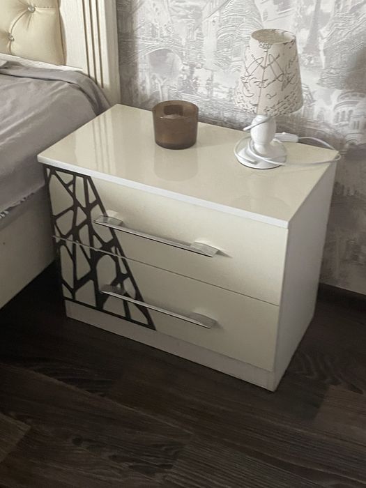 Продаются две прикроватные тумбочки