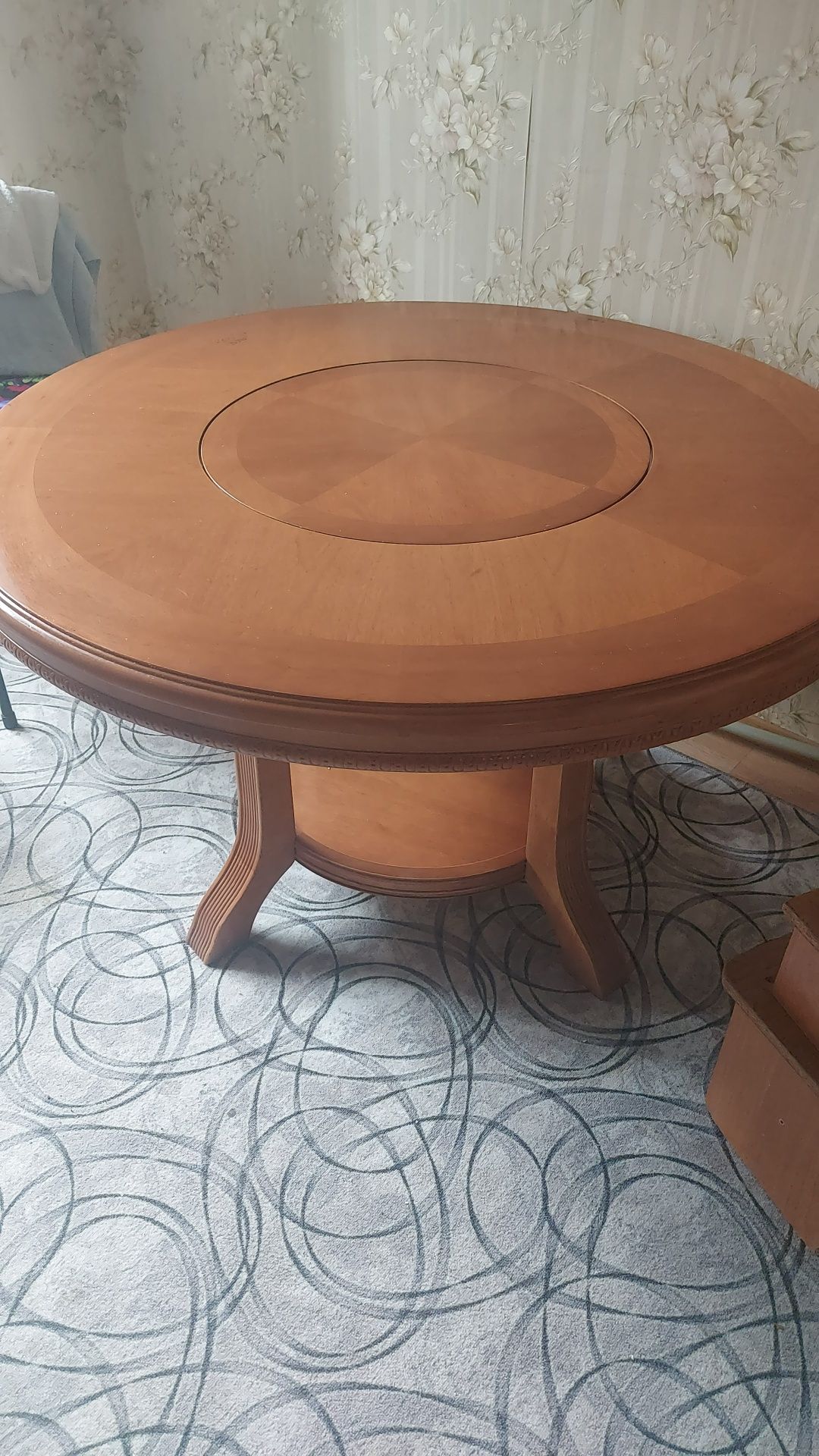 продам  стол из дерева