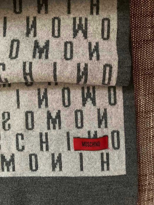 Шал на бранда  Moschino