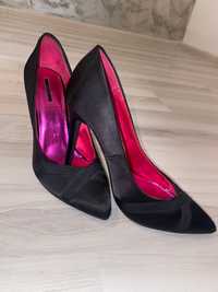 Pantofi stiletto