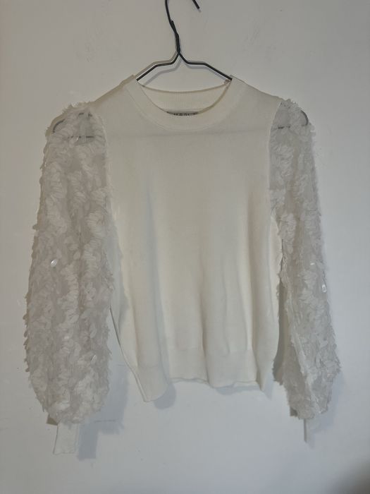 Бяла плетена блуза с пайети