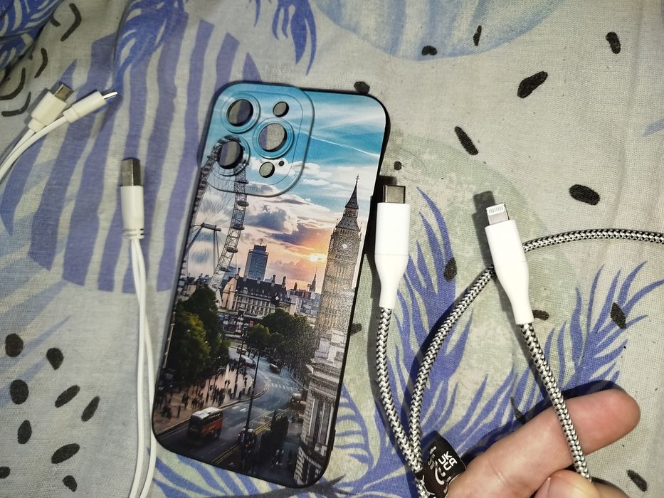 Vând cablu încărcare iPhone 14 si husa