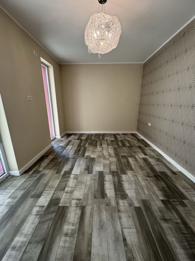 Vand apartament 2 camere parter, totul nou!