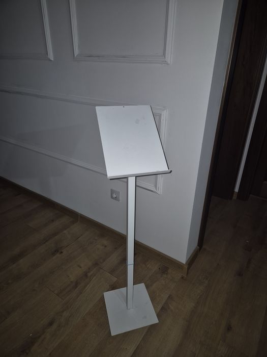 Sevalet alb pictura suport invitati