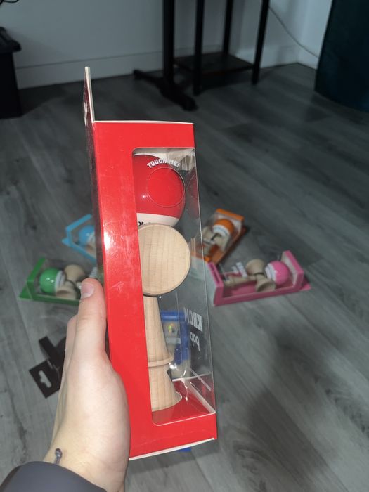 Kendama KROM POP LOL Sticky (Rosu/Red)