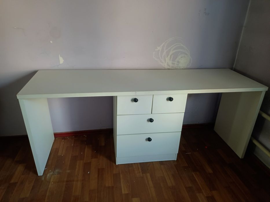 Продам стол письменный,двойной ,в хорошем состоянии