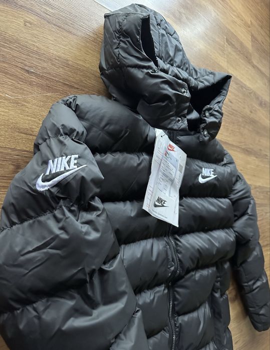 Мъжко,черно,зимно яке на Nike с бродирано лого и сваляща се качулка