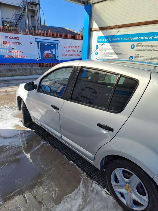 Vând Sandero an 2008