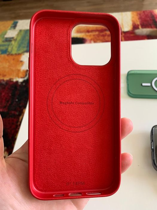 Vand huse originale Next One pentru iPhone 14 Pro Max.
