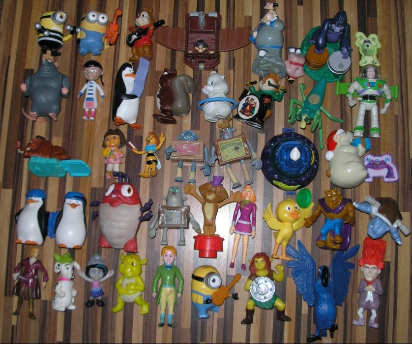 Lot de aprox. 240 jucarii - figurine majoritare Happy Meal - McDonalds