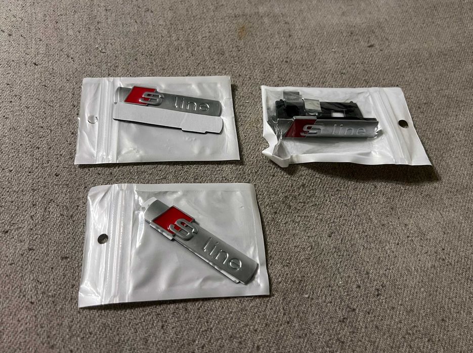 Set 3 embleme originale S line Audi pentru grila aripi si interior