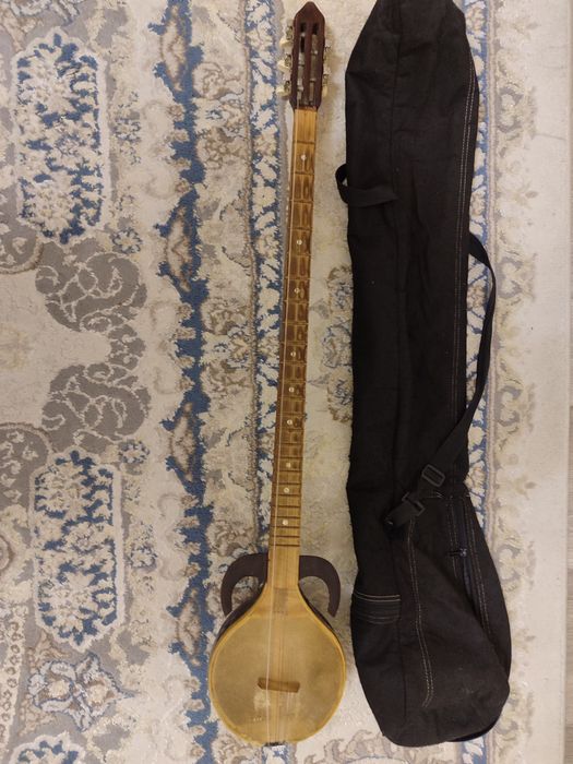 Рубоб с чехлом в хорошем состоянии