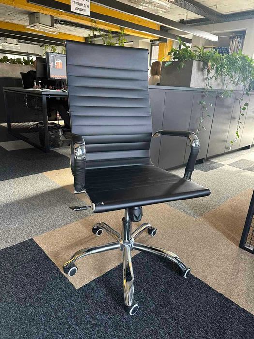 Офис стол с колелца