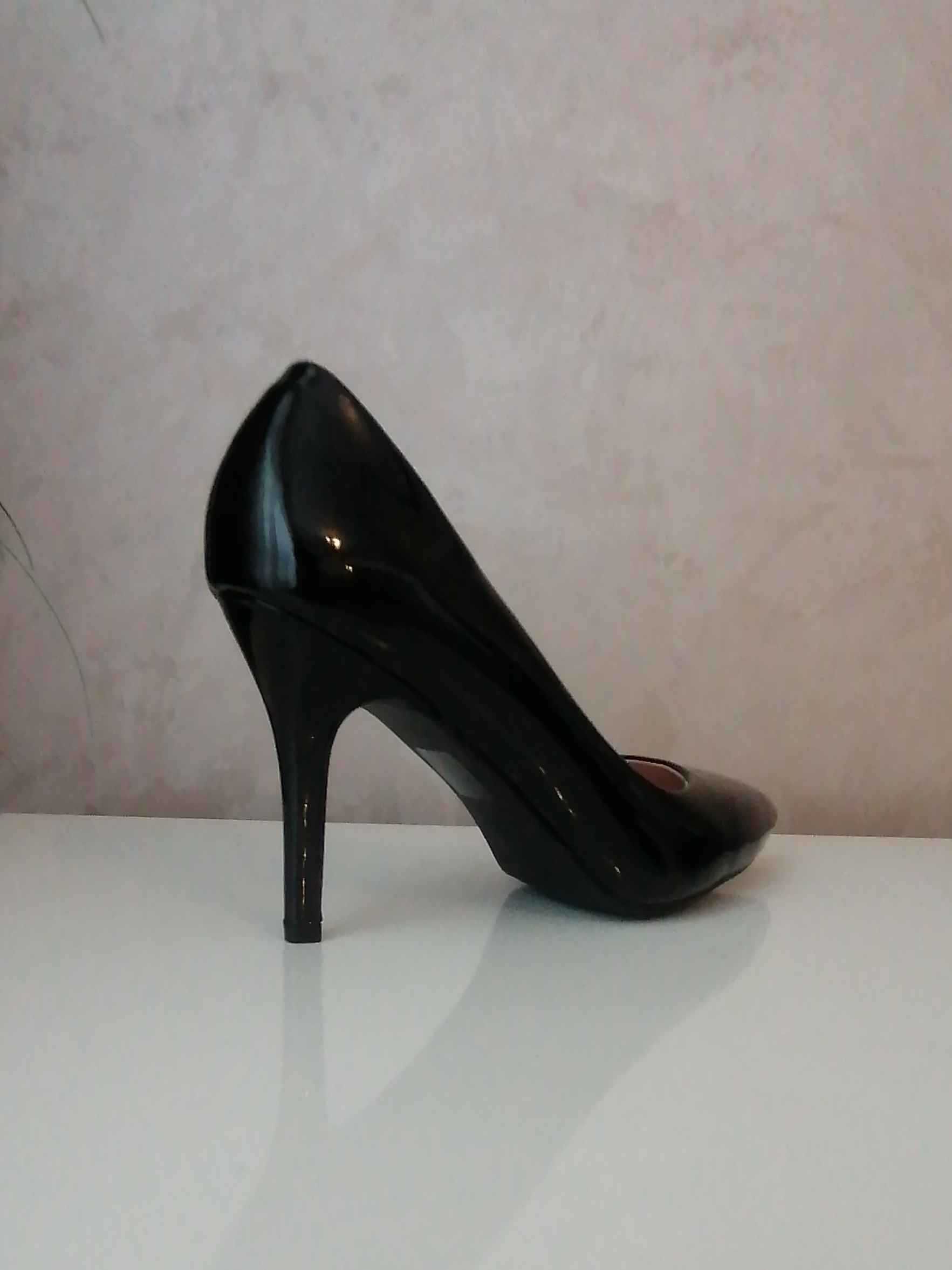 Pantofi stiletto