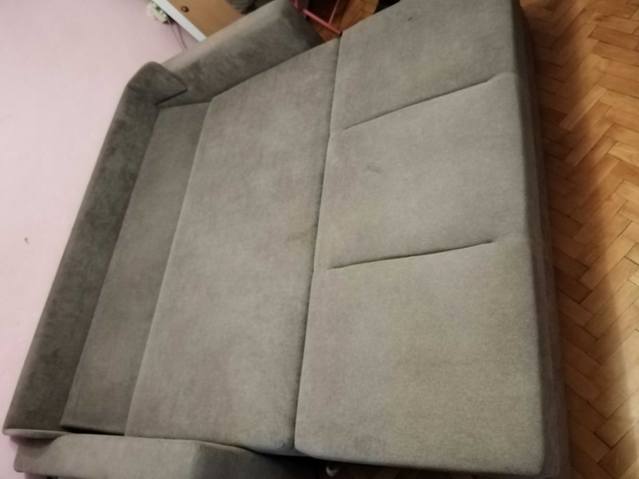 Vând canapea extensibila cu 3 locuri