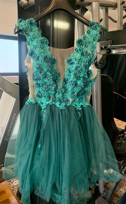 Vând rochie făcută pe comandă