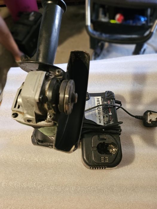 Polizor Hitachi G 18dl (600 ron)