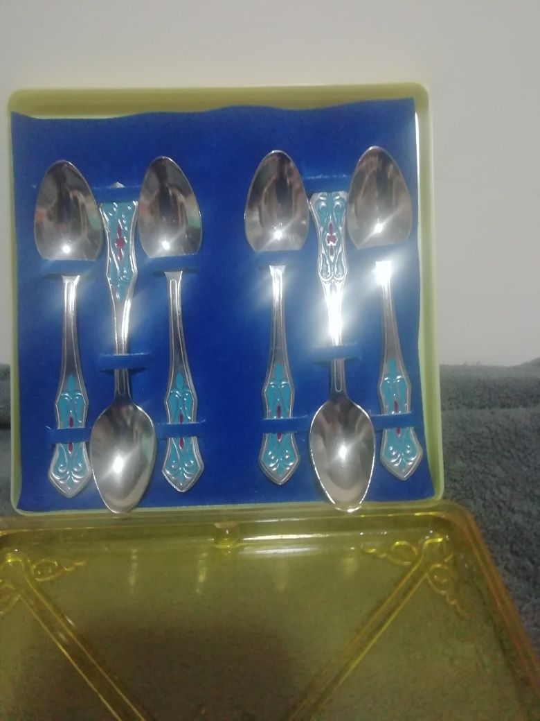 Чайные сувенирные подарочные ложки из цветного металла,