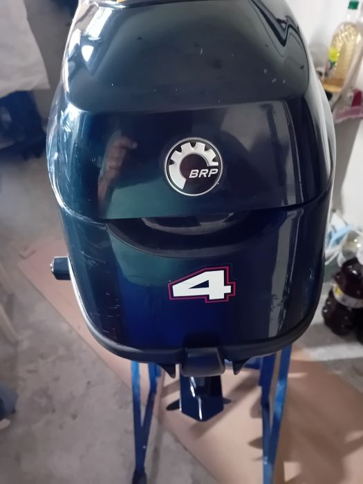 Vând motor Evinrude