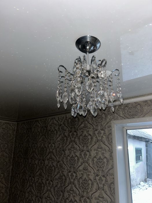 Продаеться люстра,есть торг