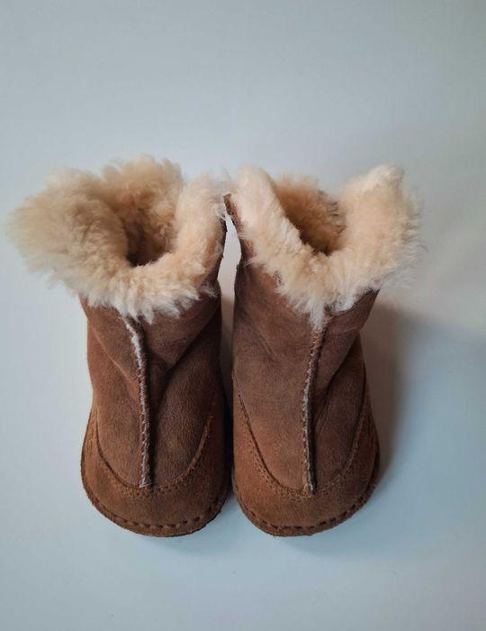 Нови бебешки ботуши UGG