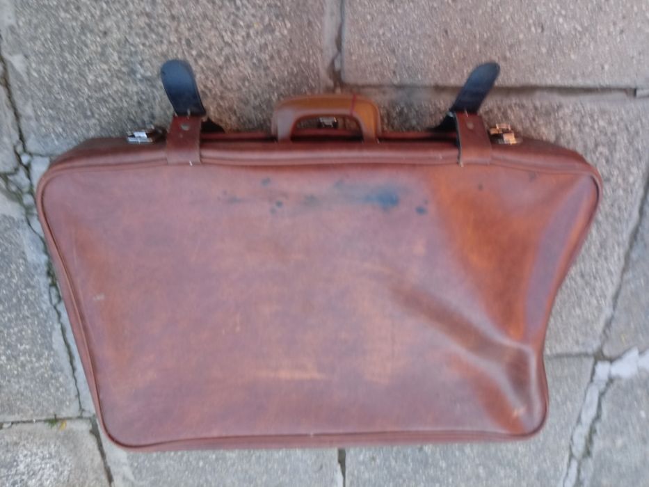 Geamantan valiza din piele