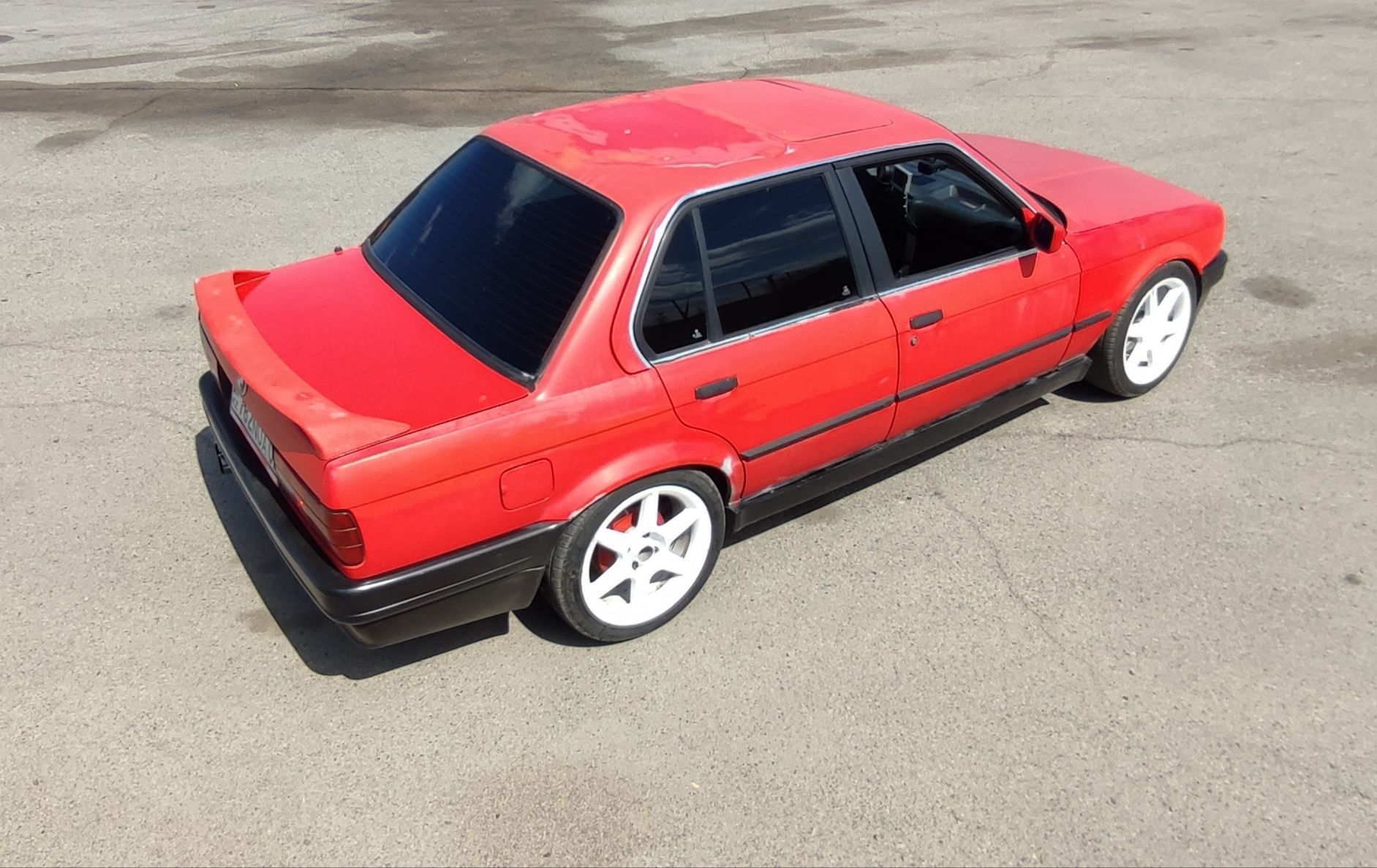 Продам  BMW  E30 (318)