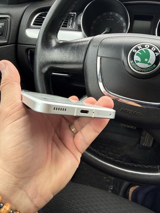 Nothing Phone (2) 256 gb ,12 gb RAM ,5G  white