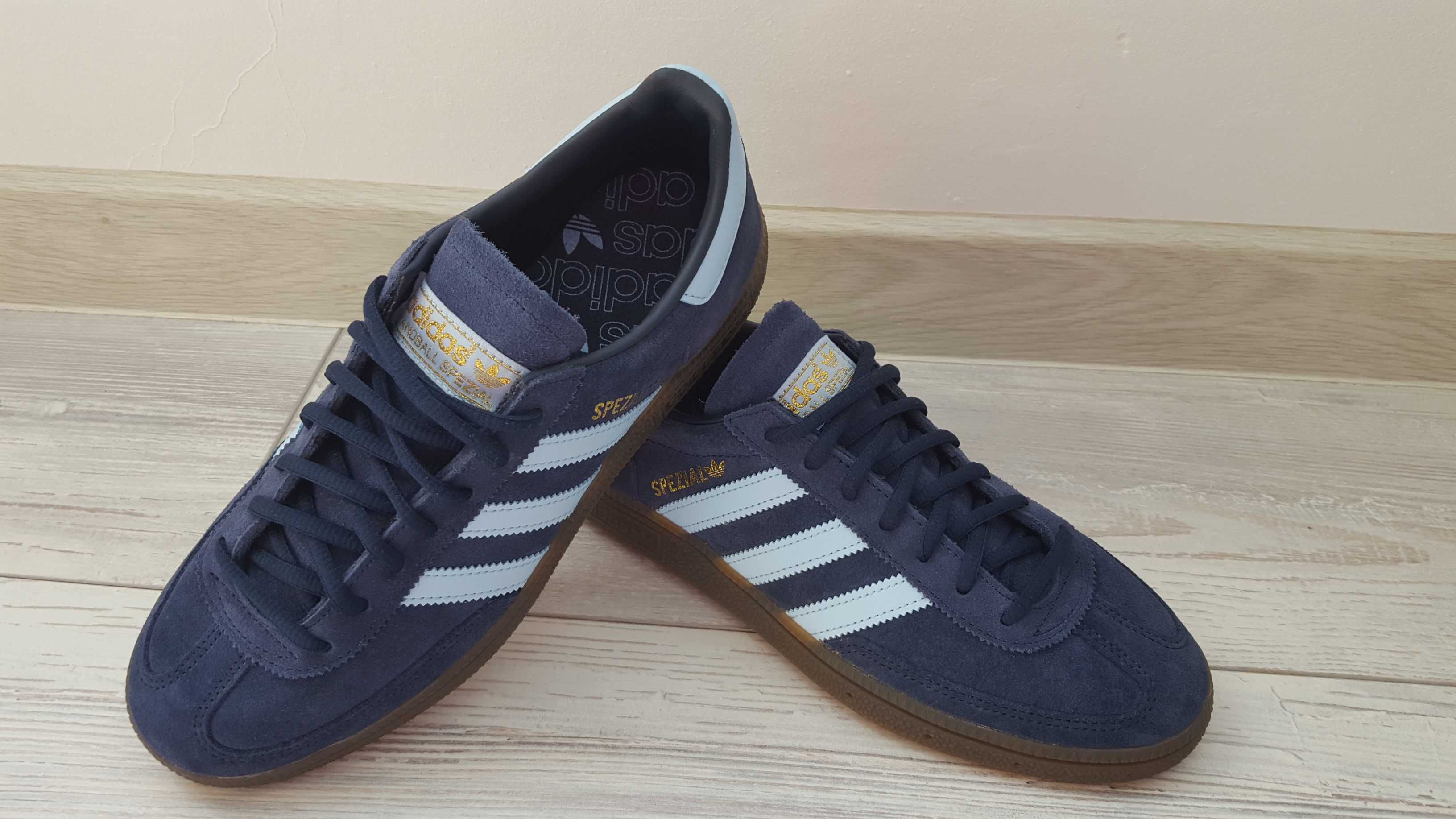 Чисто нови велурени мъжки маратонки Adidas Spezial р-р 42