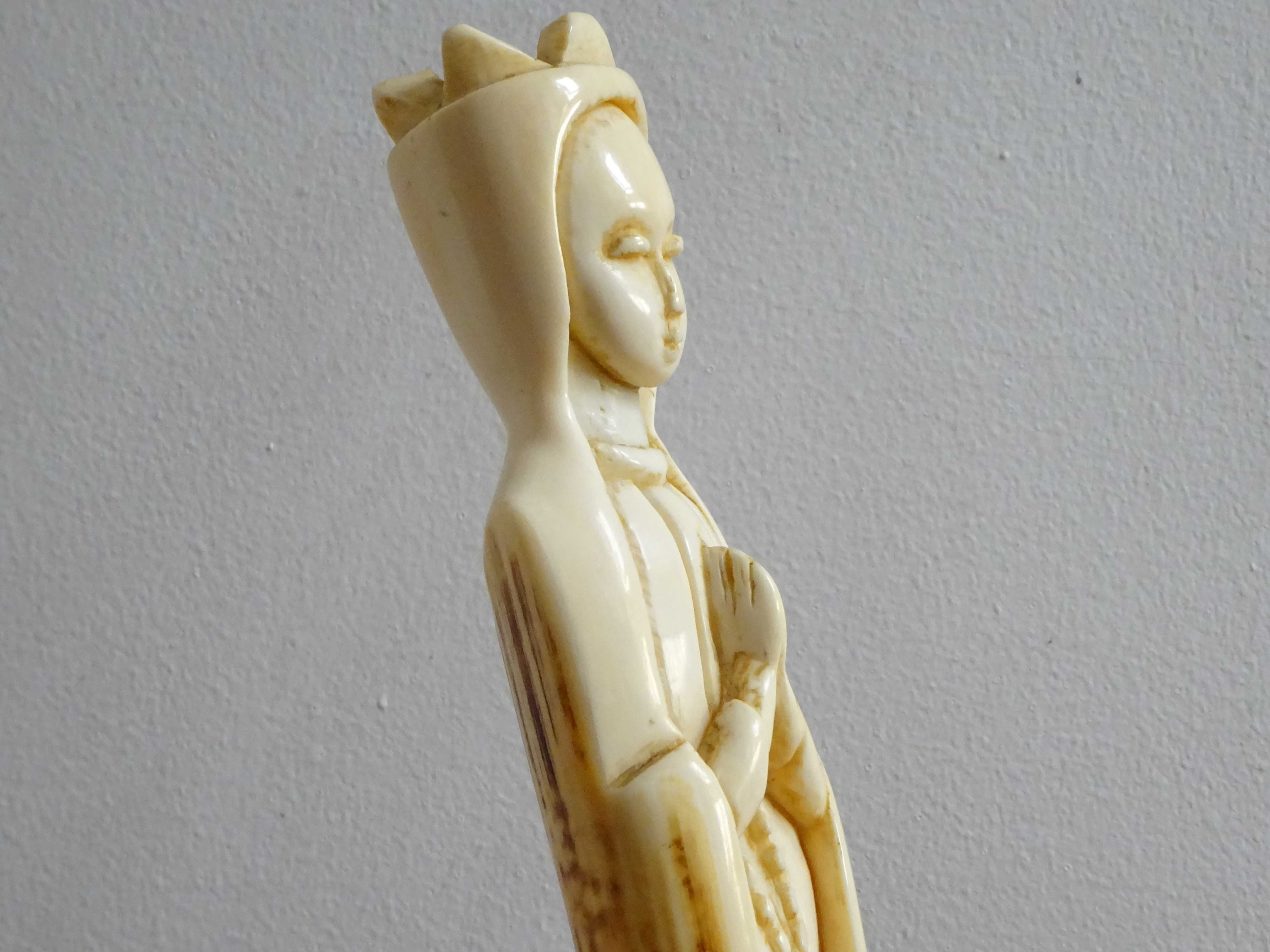 Statueta veche ‘Fecioara Maria’, sculptata manual - UNICAT