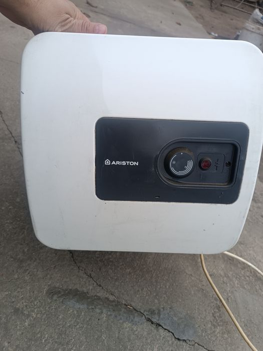 Ariston 15 L 220v