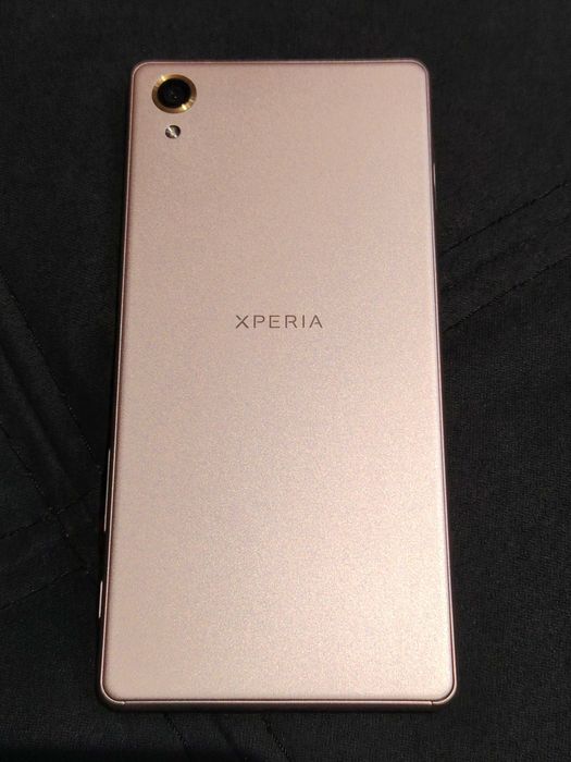 Смартфон Sony Xperia X