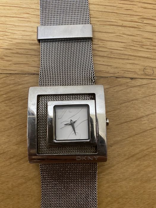 Ceas dama DKNY Donna Karan New York cu bratara metalica in cutie