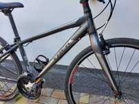 Bicicleta Trek FX 7.4, furca carbon, roti 28", marime 15" (38cm)