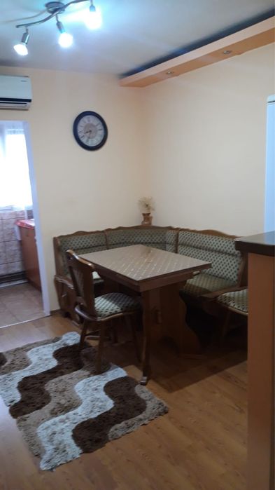 Apartament 2 camere decomandat de închiriat – Str. Măcinului, Reșița