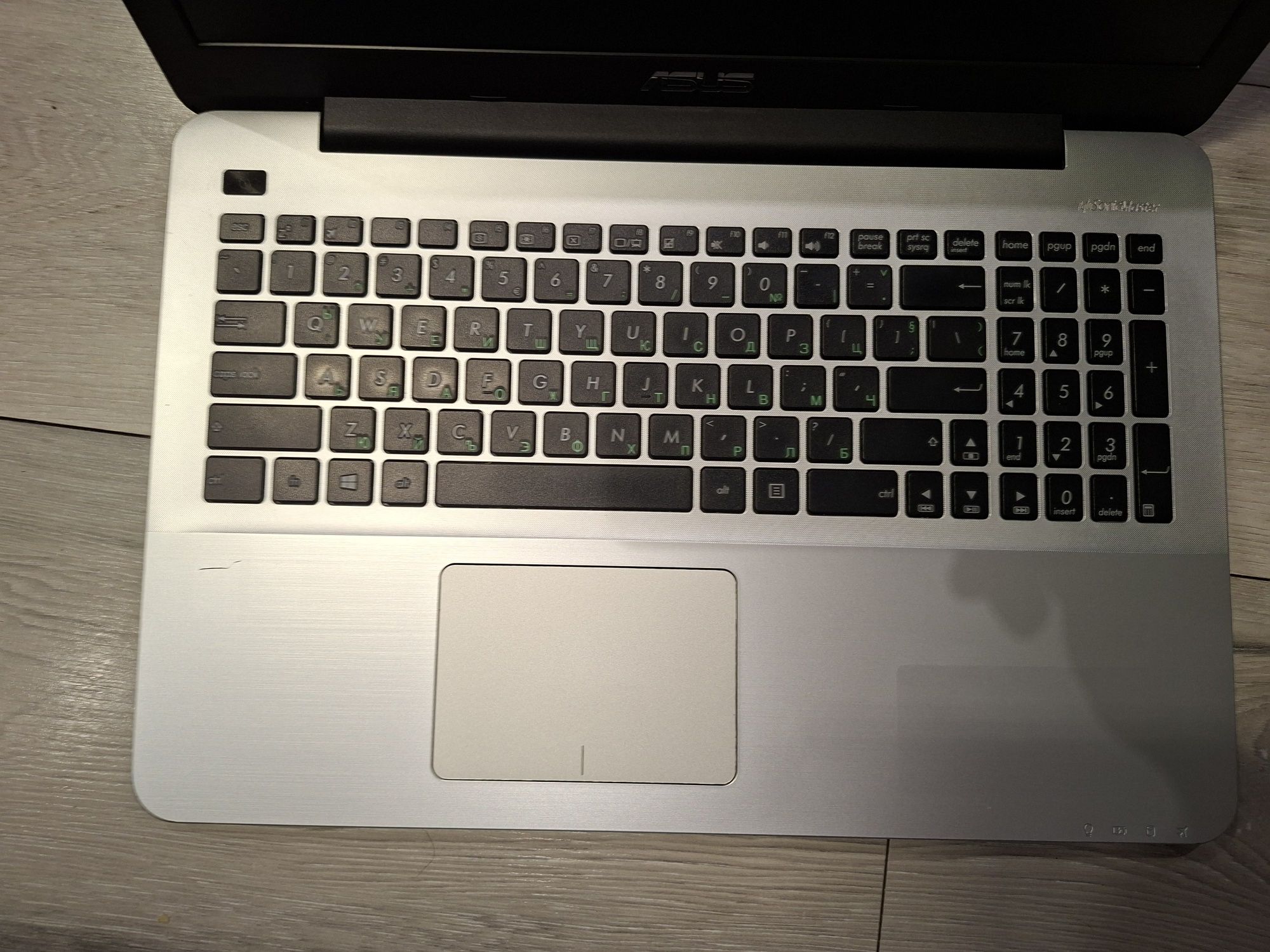 Asus F555l-i5 4210u/8гб/256гб ссд