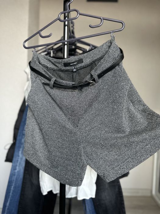 Нови стилни панталонки с коланче Vero Moda